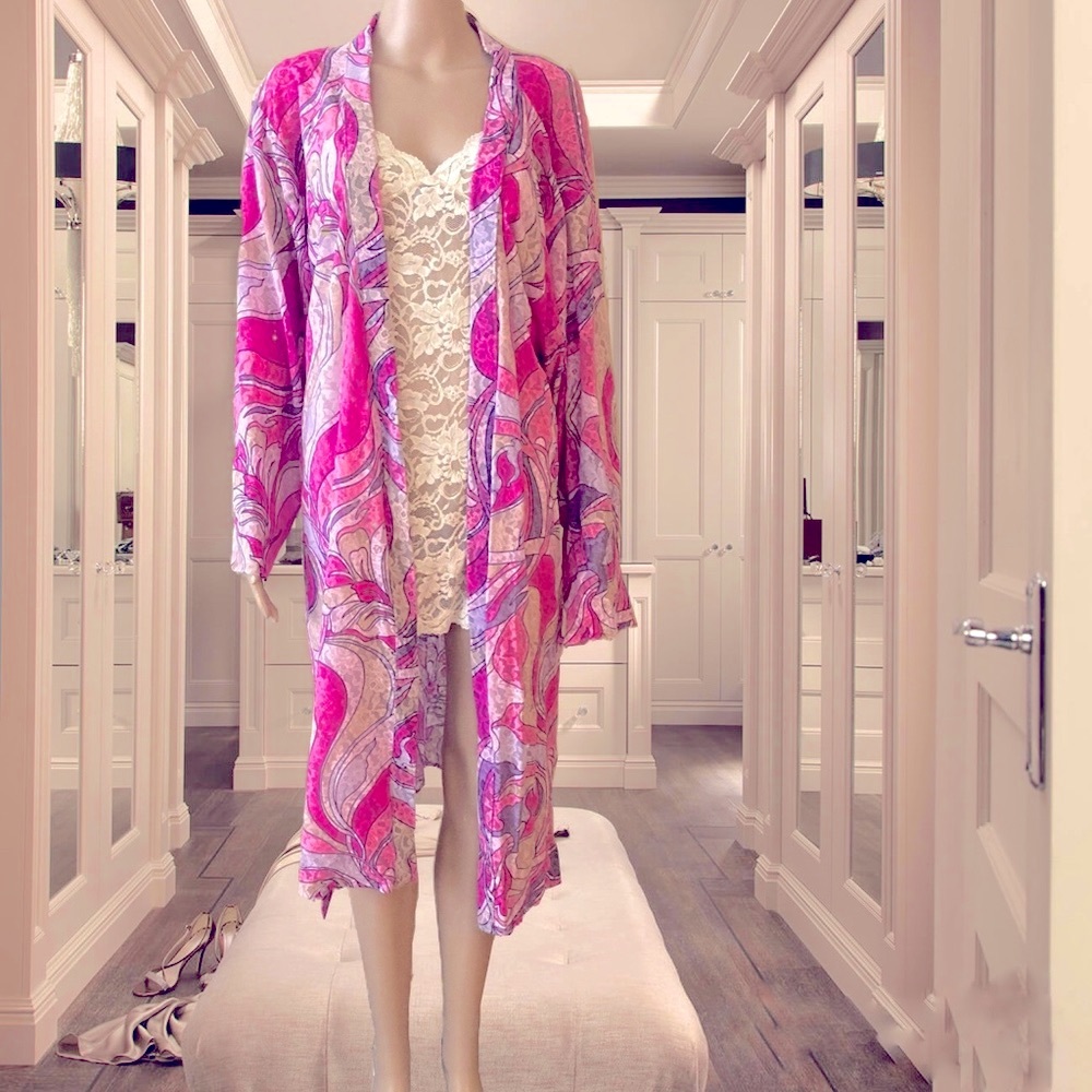 Floral Abstract Lace Lined Robe NWT